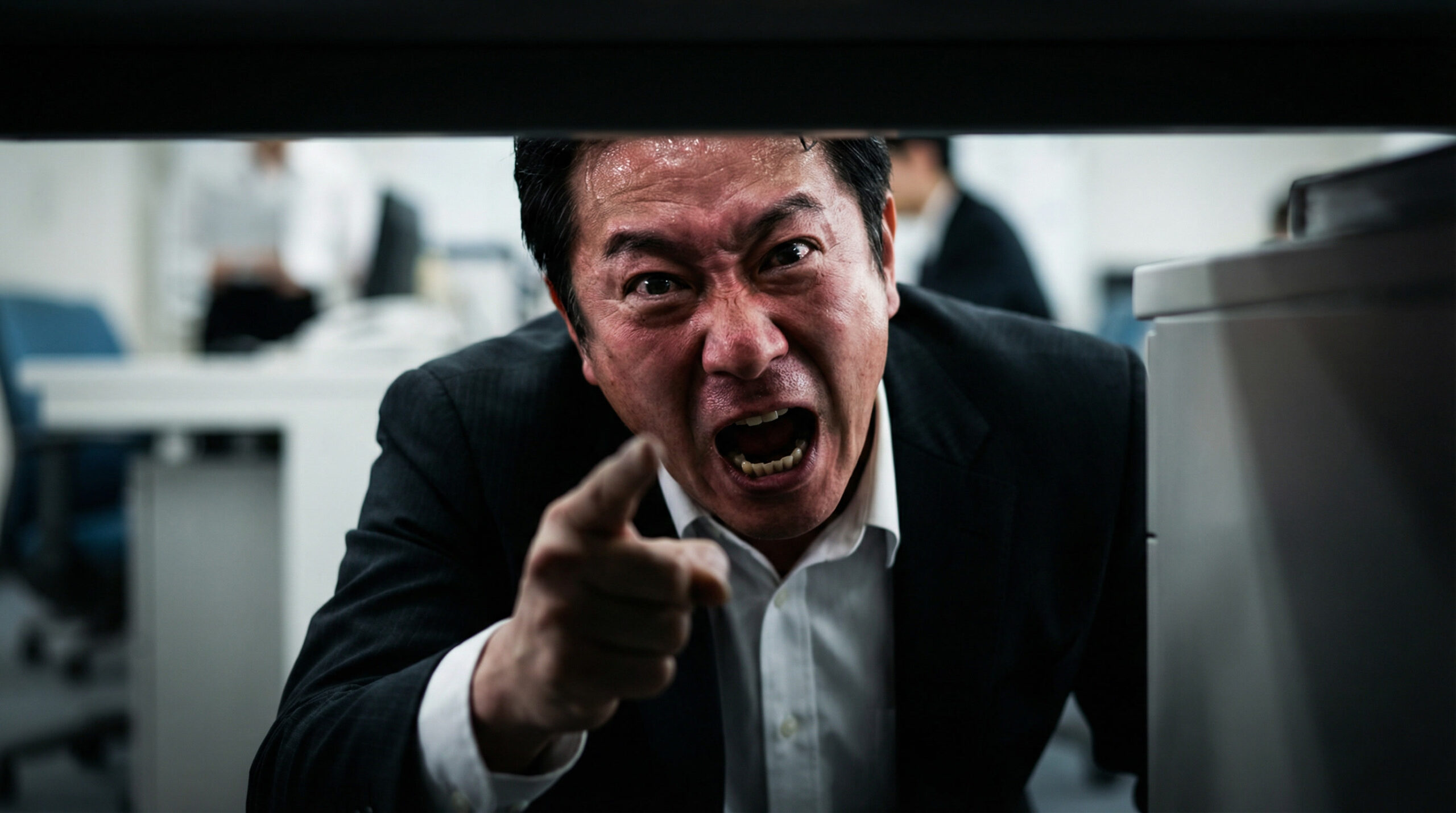 喜怒哀楽の二つ目の状態にいる男性